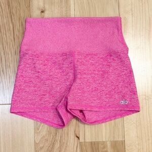 LIKE NEW Alo Yoga Women’s Alosoft Aura Logo Print Stretch Jersey Shorts